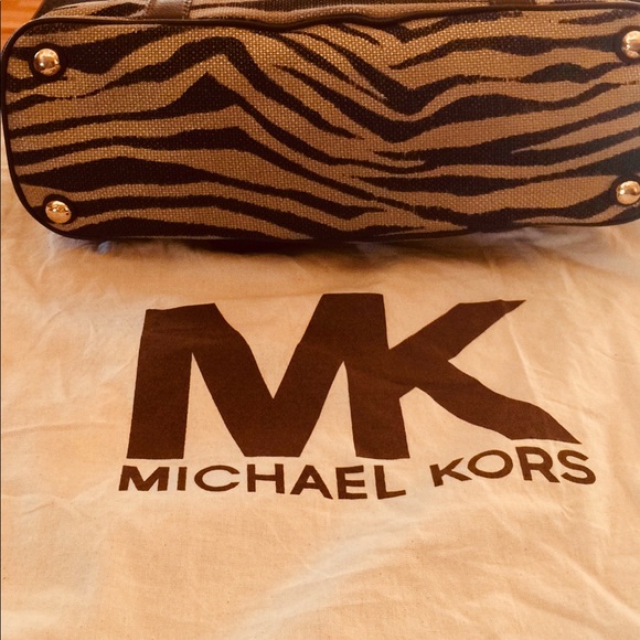 MICHAEL KORS  Authentic Shoulder Bag - Picture 8 of 8